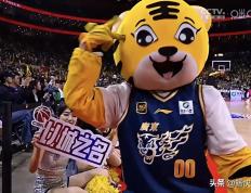 PG电子游戏-教练发挥关键作用，球队获得突破性胜利