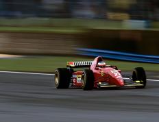 PG电子试玩-黄蜂掌控节奏，骑士难破铁壁—德甲争冠焦点战上演战术博弈