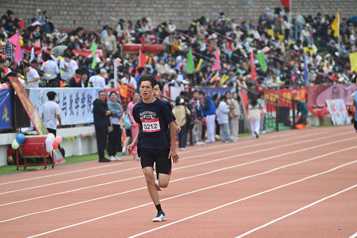 PG电子线上登入-运动员尽展拼搏精神:比赛斗志坚定不移