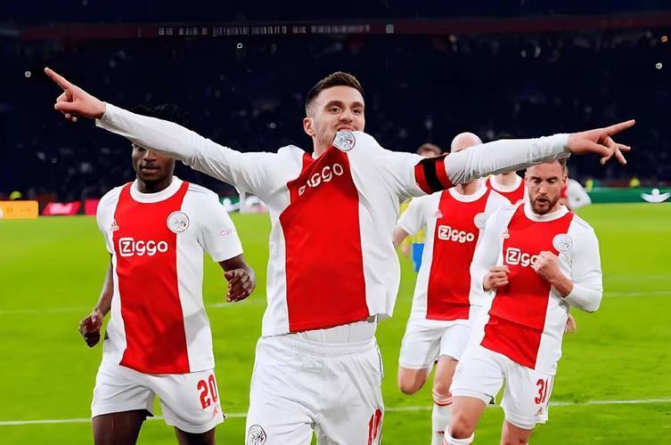 PG在线网站-阿贾克斯爆冷击败皇马，克罗斯全场发挥失常的简单介绍